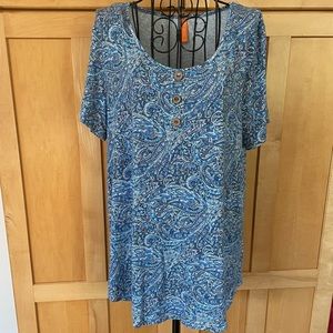 Feiersi blue paisley print short sleeve scoop neck with buttons Top size Large